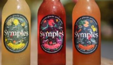 bouteilles de jus de la marque symples